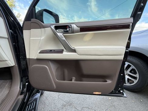 Used 2017 Lexus GX 460 image 31