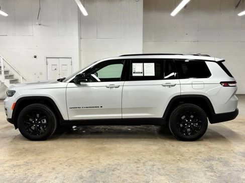 Used 2025 Jeep Grand Cherokee L Altitude RWD image 4