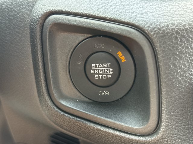 Used 2025 Jeep Gladiator Sport AWD/4WD image 19