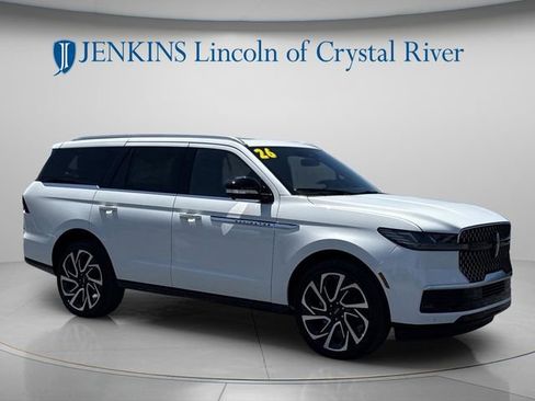 New 2026 Lincoln Navigator Reserve AWD/4WD image 2
