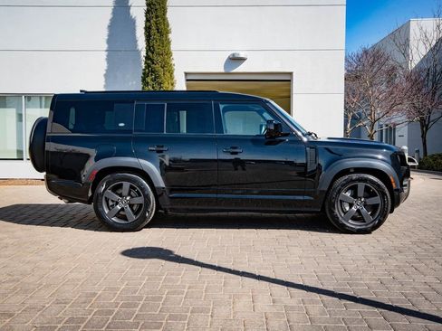 Used 2023 Land Rover Defender 130 X-Dynamic SE image 11