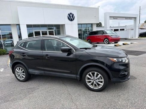 Used 2020 Nissan Rogue Sport SV AWD/4WD image 2