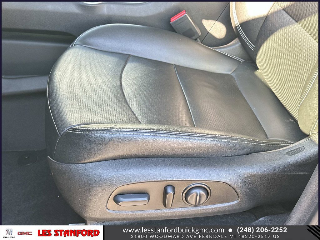 Certified 2023 GMC Terrain SLT FWD image 18