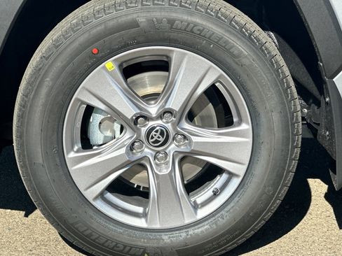 New 2025 Toyota RAV4 XLE image 33