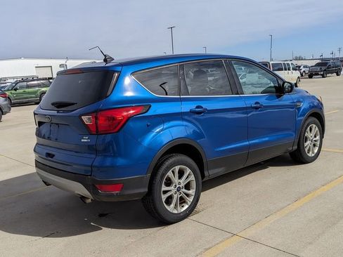 Used 2019 Ford Escape SE image 3