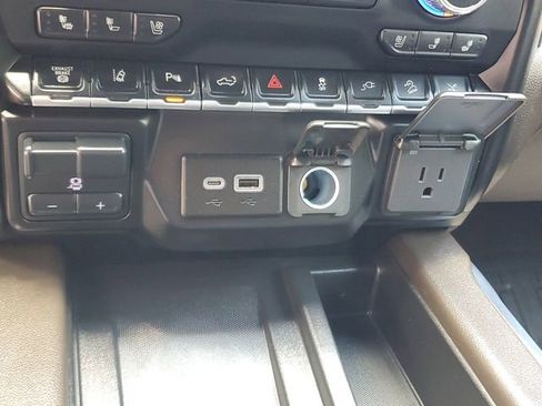 Used 2022 GMC Sierra 2500 Denali w/ Denali Ultimate Package AWD/4WD image 25