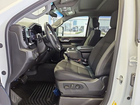 Used 2025 Chevrolet Silverado 2500 LT w/ Convenience Package AWD/4WD image 16