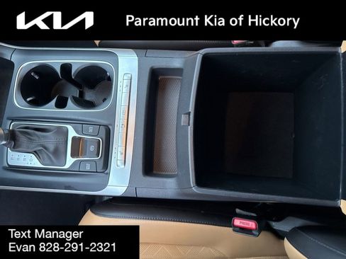 Used 2023 Kia Carnival LX image 31