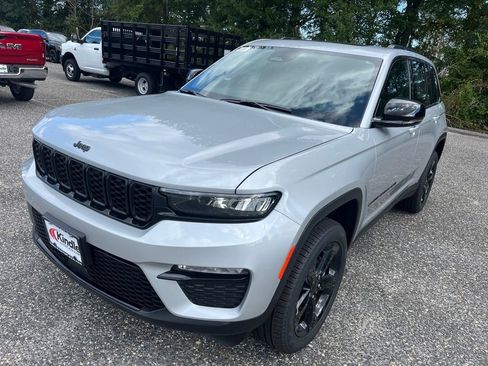 New 2025 Jeep Grand Cherokee Limited w/ Black Appearance Package image 5