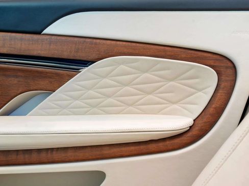 Used 2024 Aston Martin DB12 Convertible RWD image 22