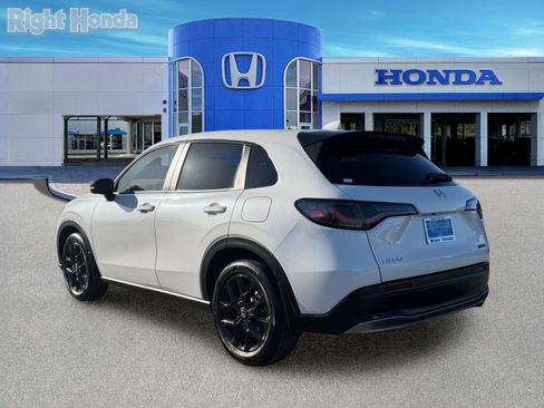Certified 2025 Honda HR-V Sport image 5