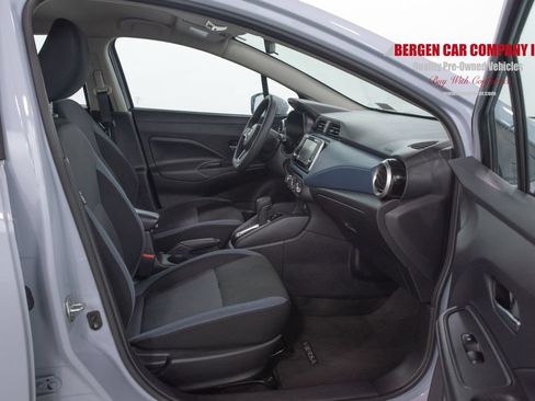 Used 2025 Nissan Versa SV FWD image 17