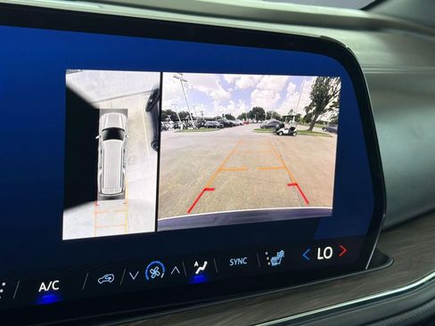 Used 2025 Chevrolet Suburban LT RWD image 24