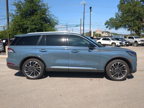 Used 2026 Lincoln Aviator Reserve AWD/4WD image 2