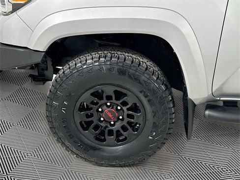 Used 2020 Toyota Tacoma TRD Sport image 9