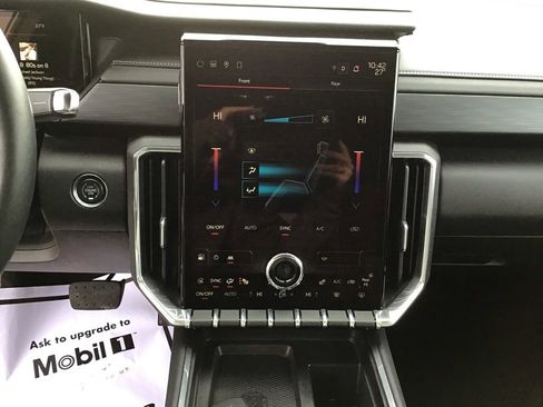 Used 2025 GMC Acadia Elevation image 39