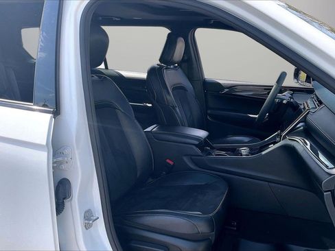 Certified 2023 Jeep Grand Cherokee L Laredo image 24