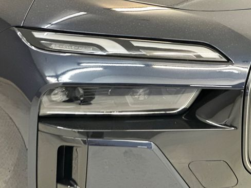 New 2026 BMW 740i w/ Premium Package image 10