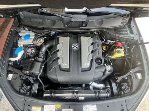 Used 2016 Volkswagen Touareg TDI AWD/4WD image 48