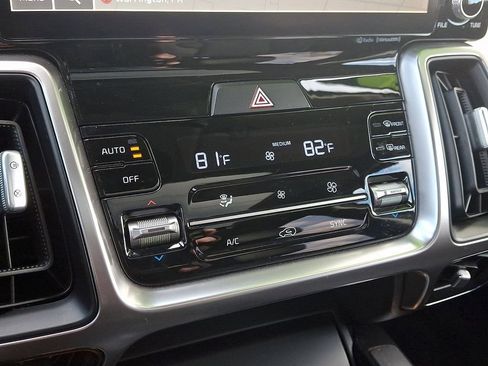 Certified 2022 Kia Sorento S w/ Panoramic Sunroof Package image 16