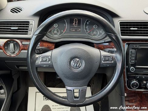 Used 2013 Volkswagen Passat TDI SEL Premium image 20