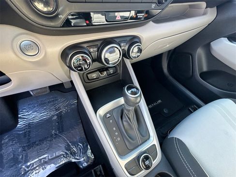 Used 2024 Hyundai Venue SEL image 31