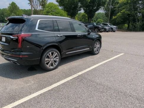Used 2022 Cadillac XT6 Premium Luxury w/ Platinum Package AWD/4WD image 8