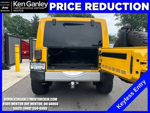 Used 2015 Jeep Wrangler Unlimited Sahara w/ Dual Top Group AWD/4WD image 10