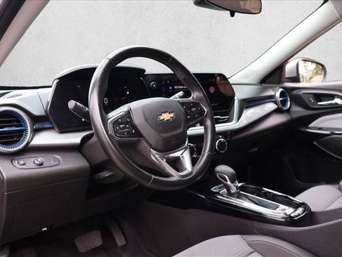 Used 2024 Chevrolet Trax LT w/ Driver Confidence Package FWD image 12