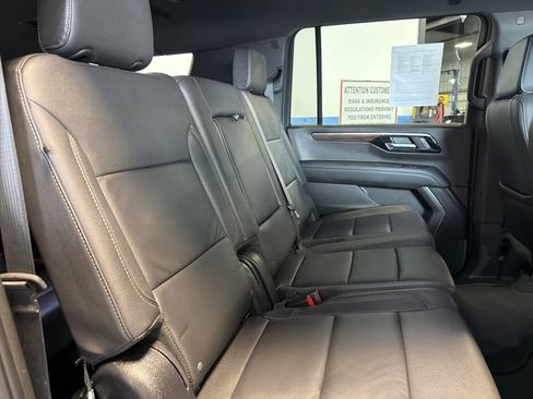 Used 2025 Chevrolet Suburban Z71 AWD/4WD image 29