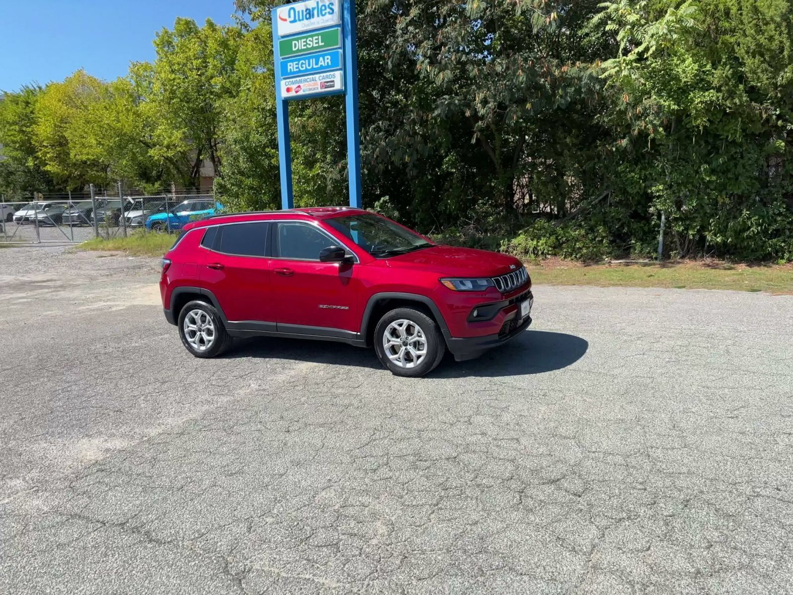 Used 2025 Jeep Compass Latitude AWD/4WD image 2