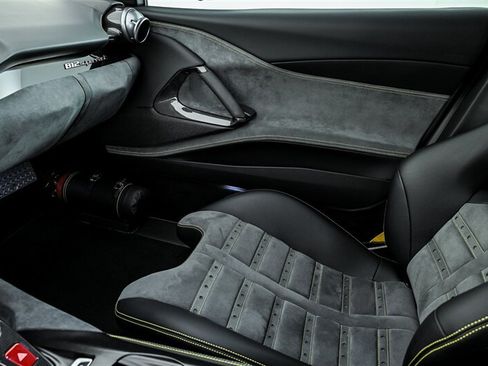 Used 2020 Ferrari 812 Superfast RWD image 35