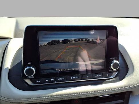 Certified 2025 Nissan Rogue SV FWD image 6