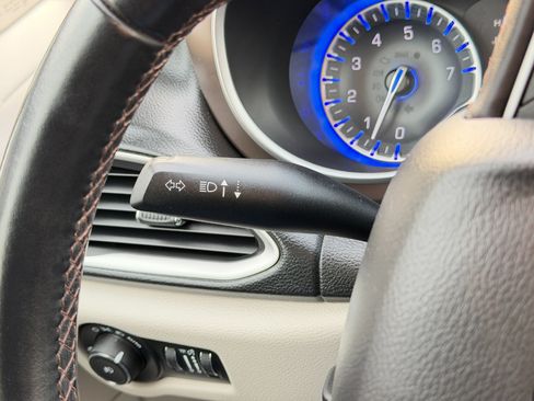 Used 2018 Chrysler Pacifica Touring-L image 67