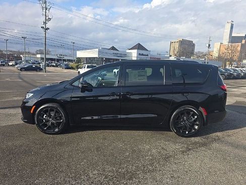 New 2026 Chrysler Pacifica Select FWD image 6