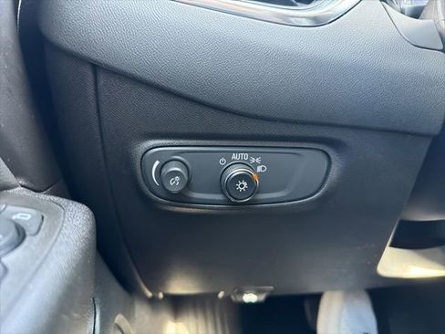 Used 2024 Chevrolet Equinox LT FWD image 38