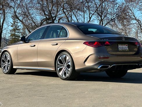 Used 2025 Mercedes-Benz E 350 Sedan image 3