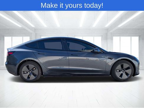 Used 2023 Tesla Model 3 Standard Range image 2