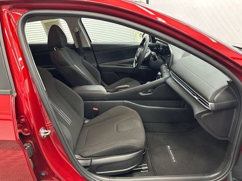 Used 2024 Hyundai Elantra SEL FWD image 13