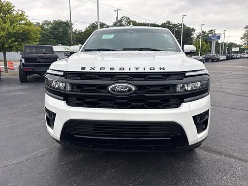 Used 2024 Ford Expedition Limited AWD/4WD image 3