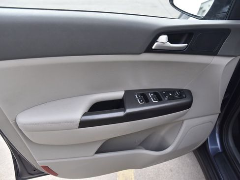 Used 2017 Kia Sportage LX image 8