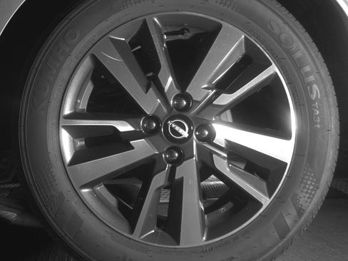 Used 2025 Nissan Versa SV FWD image 14