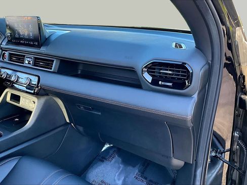 Used 2025 Honda Pilot TrailSport image 18
