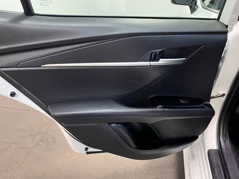 Used 2025 Toyota Camry SE image 16