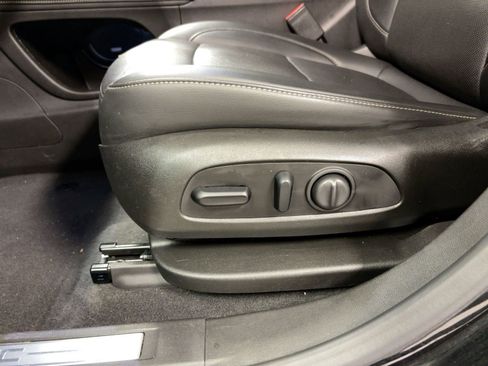 Used 2021 GMC Acadia SLT image 12