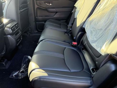 New 2025 Honda Pilot Touring image 8