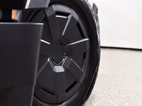 Used 2024 Tesla Cybertruck AWD Crew Cab image 9