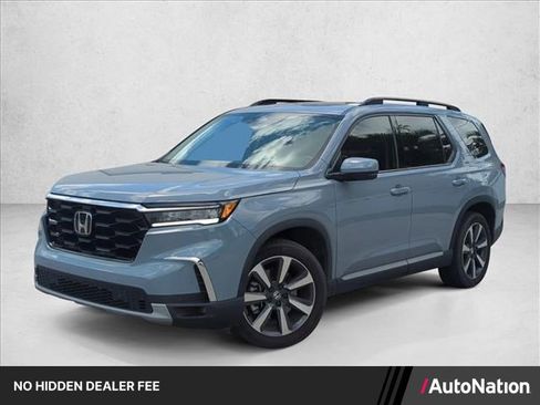 Used 2025 Honda Pilot Touring image 1