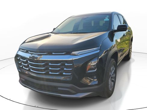 Used 2025 Chevrolet Equinox LT w/ Safety and Technology Package image 3