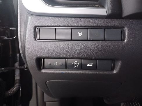 Used 2024 Nissan Rogue SV FWD image 18